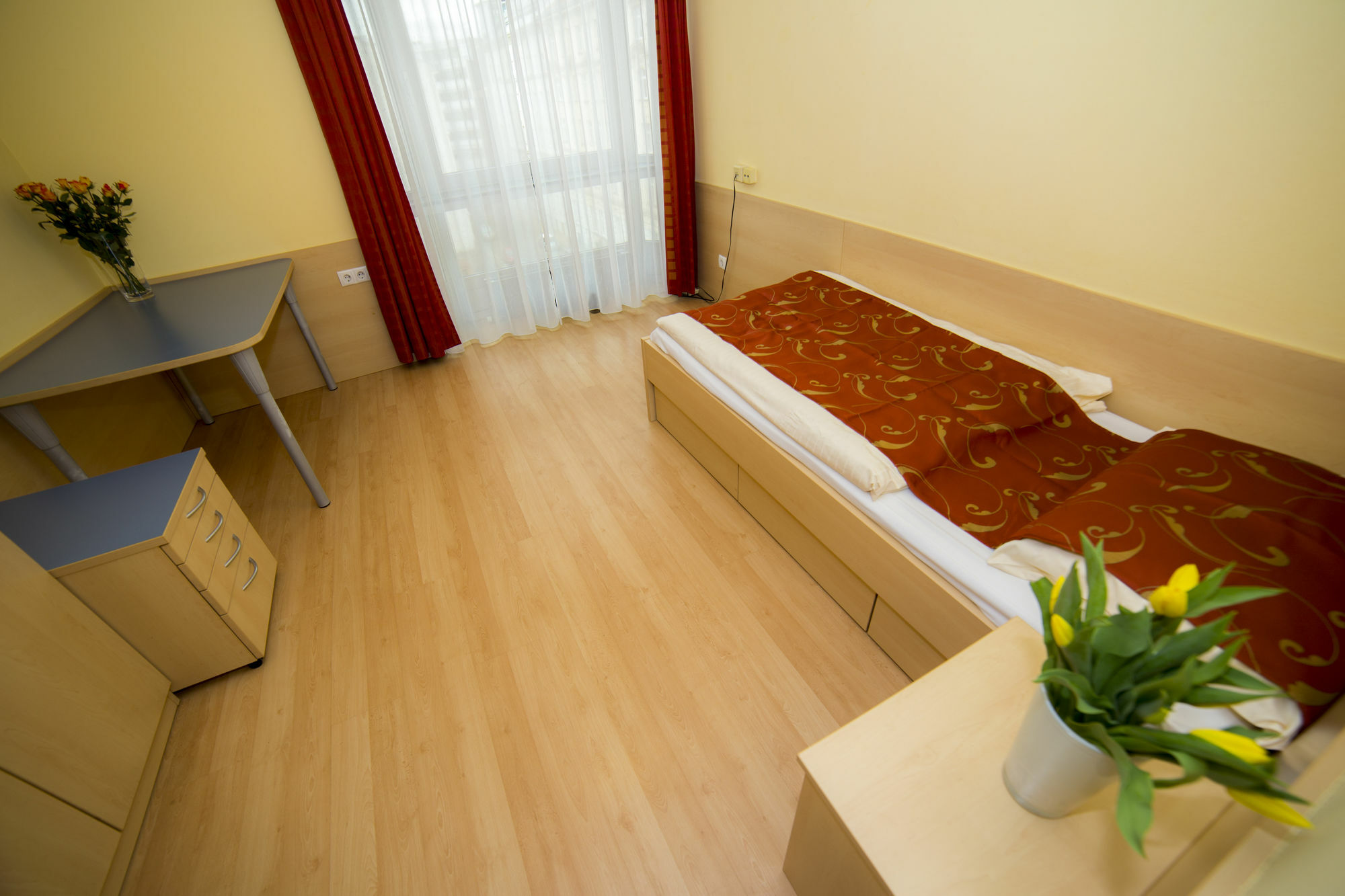 Mynext - Westbahnhof One Hostel *